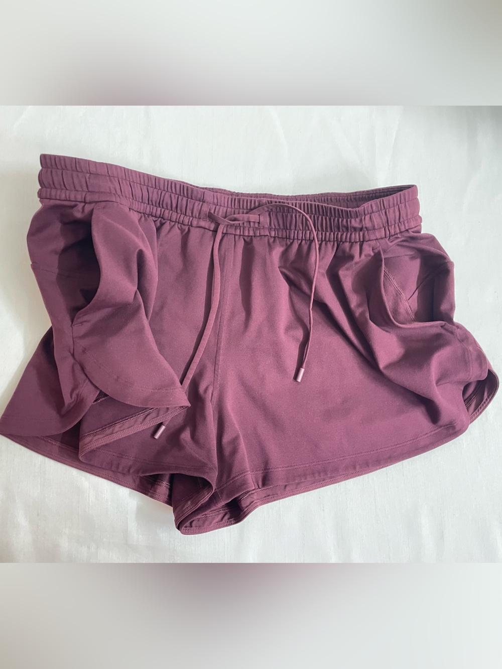 Lululemon Soft Jersey Mid-Rise Curved-Hem
Short 3" Women’s Size L (Garnet) - Picture 6 of 16